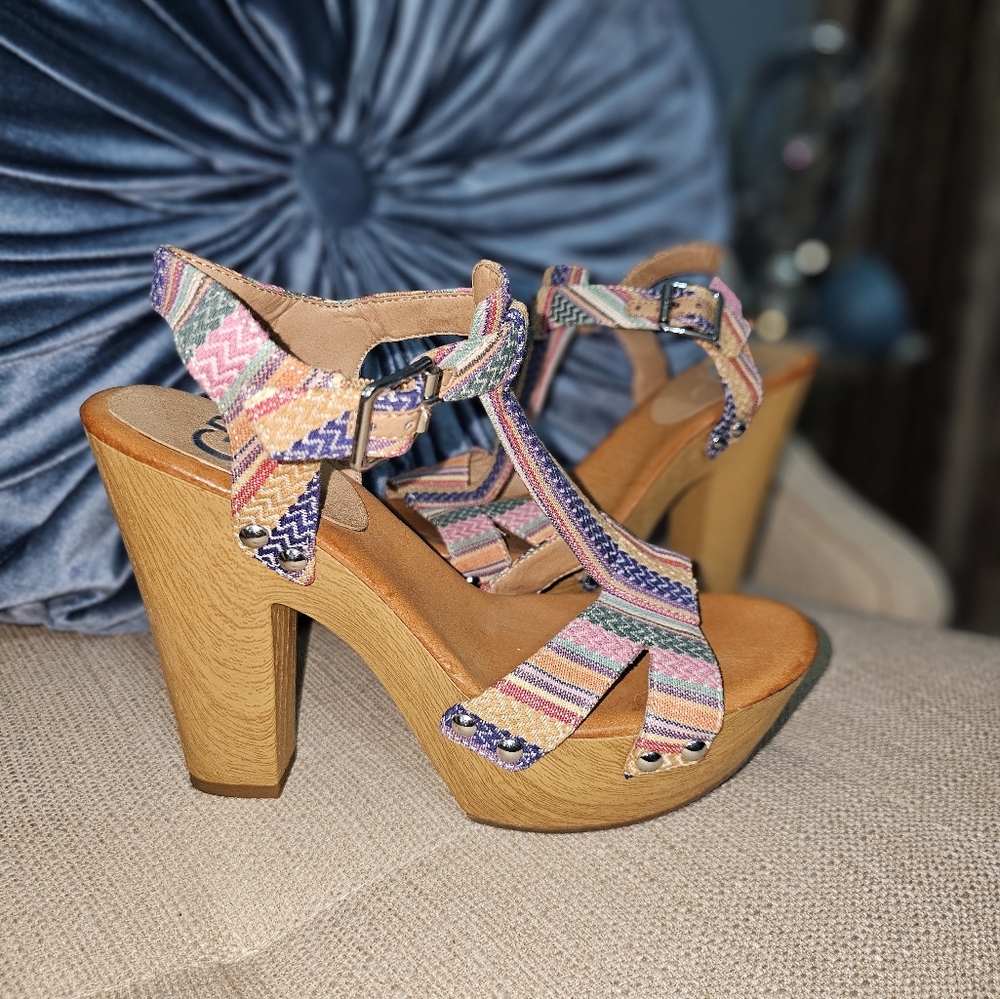 New GIANNI BINI wooden block T-strap multi color heels size 8